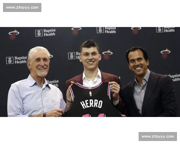 热火步行者首战激烈碰撞攻防博弈揭开系列赛走向悬念之夜东部对决